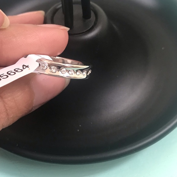 Lia Sophia Sugared silver ring size 6 - Picture 4 of 8